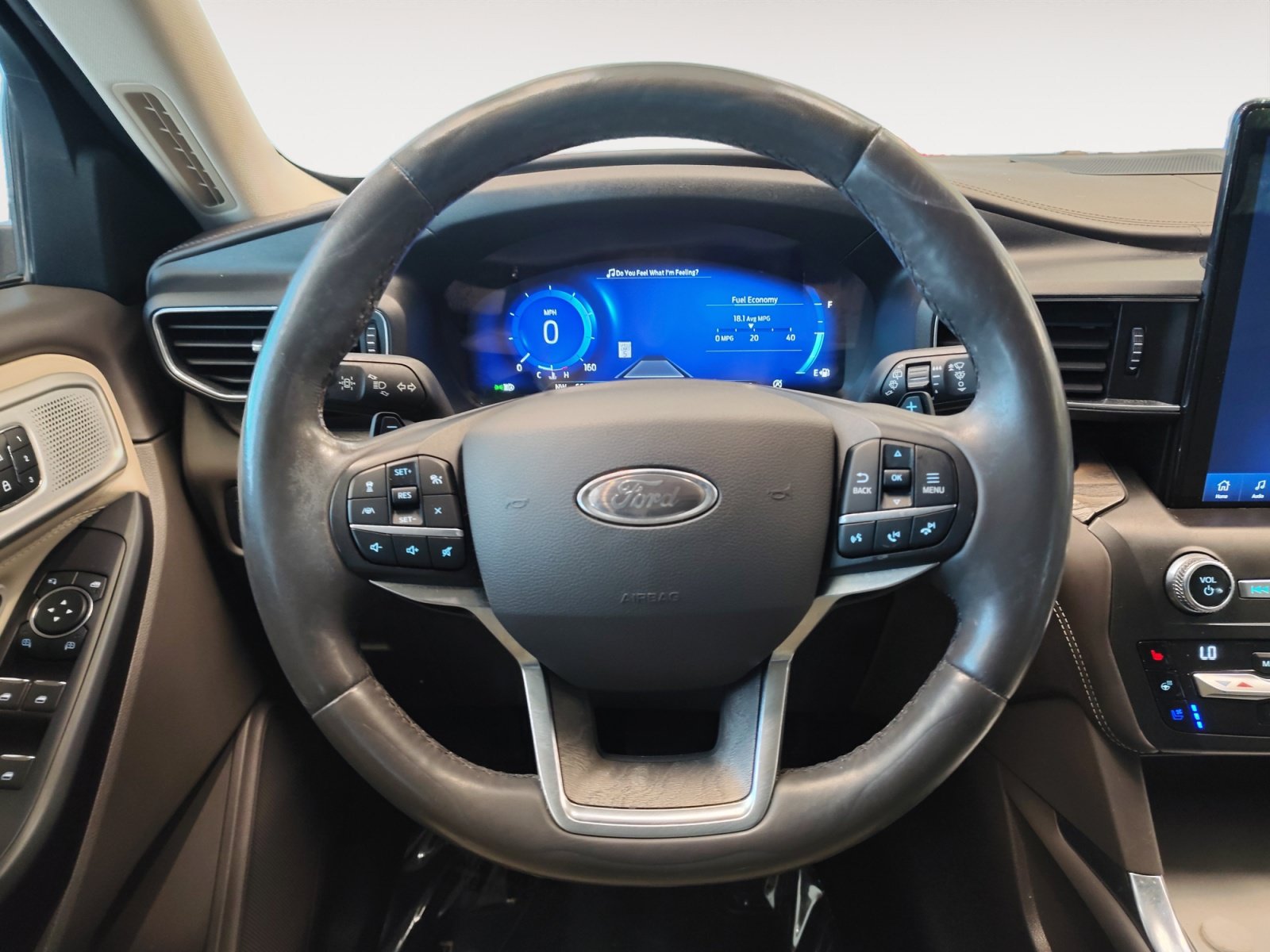 Used 2020 Ford Explorer Platinum w/ Premium Technology Package AWD/4WD image 14