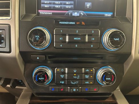 Used 2015 Ford F150 Lariat w/ Equipment Group 502A Luxury AWD/4WD image 15