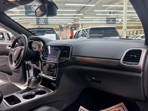 Used 2019 Jeep Grand Cherokee Altitude image 42