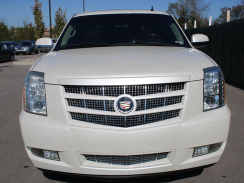 Used 2014 Cadillac Escalade Premium image 2