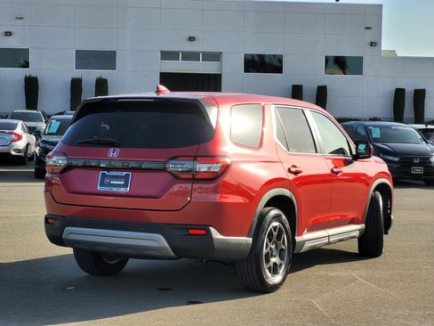 Certified 2024 Honda Pilot EX-L image 5