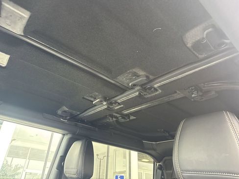 Used 2025 Ford Bronco Badlands image 16