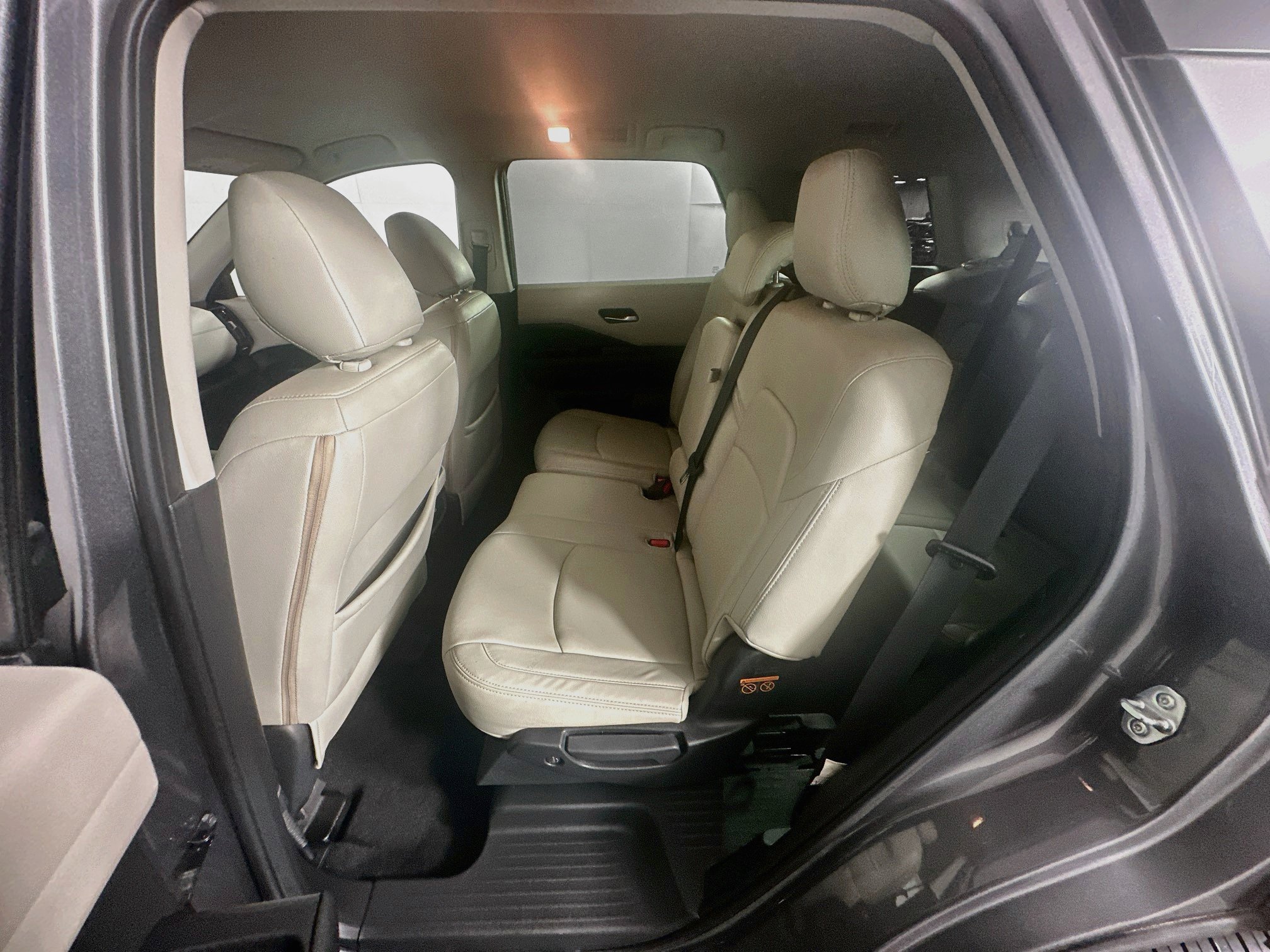 Used 2022 Nissan Pathfinder SV FWD image 27
