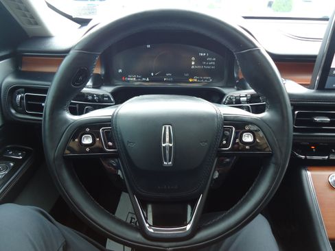 Used 2020 Lincoln Aviator Reserve w/ Equipment Group 202A AWD/4WD image 12