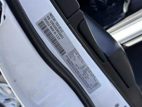 Used 2021 Jeep Grand Cherokee Laredo RWD image 22