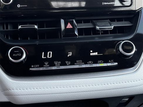 Used 2022 Toyota Corolla SE image 18