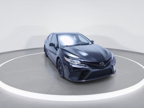 Used 2020 Toyota Camry SE image 5