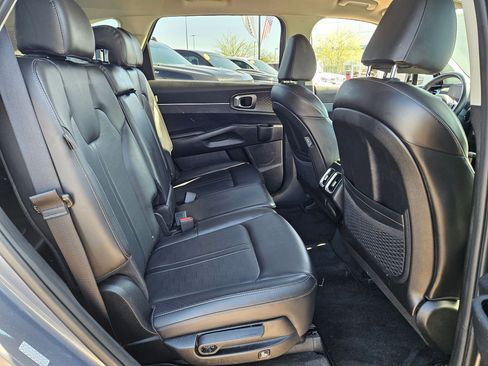 Used 2024 Kia Sorento S image 19