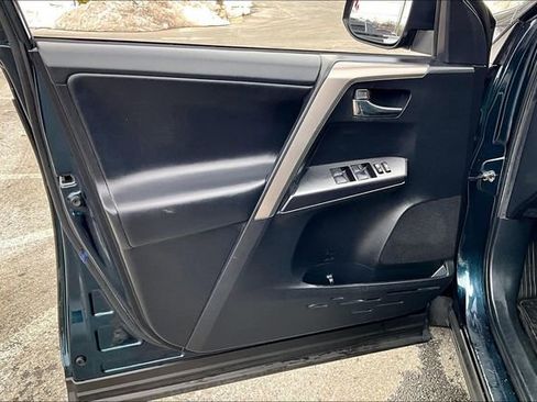 Used 2018 Toyota RAV4 XLE image 9