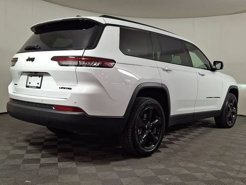 Used 2023 Jeep Grand Cherokee L Limited w/ Black Appearance Package AWD/4WD image 6