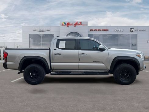 Used 2019 Toyota Tacoma SR5 RWD image 6