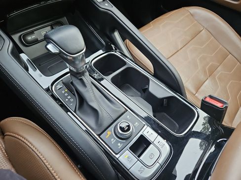 Used 2022 Kia Telluride SX w/ SX Prestige Package image 27