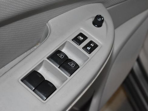Used 2012 Nissan Quest SV w/ Protection Pkg FWD image 5