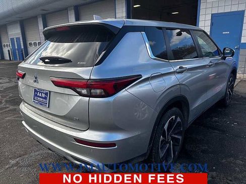 Used 2024 Mitsubishi Outlander SE image 3