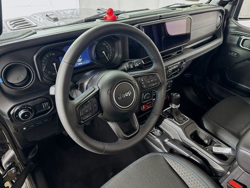 Used 2025 Jeep Wrangler Unlimited Rubicon 4xe image 11