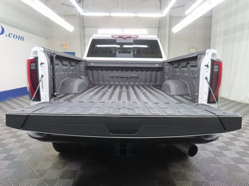 Used 2024 GMC Sierra 2500 AT4X image 46