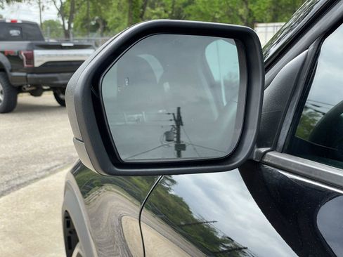 Used 2024 Ford Explorer XLT image 33