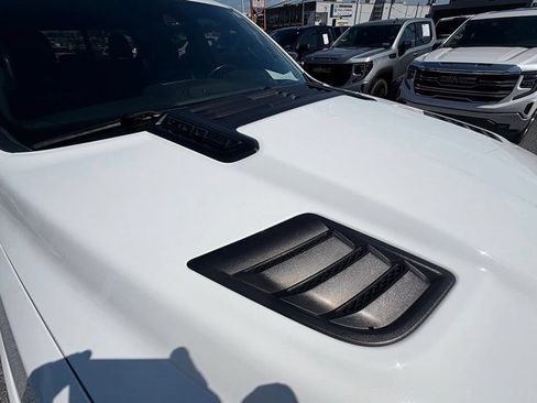 Used 2022 RAM 1500 Laramie AWD/4WD image 12