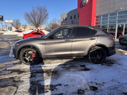 Certified 2024 Alfa Romeo Stelvio Veloce image 6