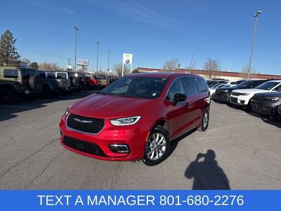 New 2026 Chrysler Pacifica Select