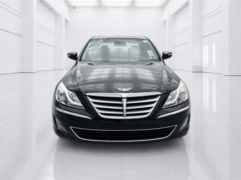 Used 2013 Hyundai Genesis 3.8 RWD image 6