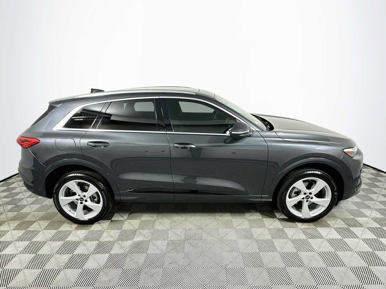 Used 2025 Audi Q5 Premium Plus AWD/4WD image 8