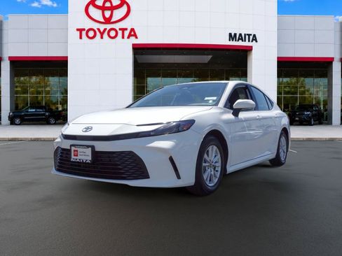 Used 2025 Toyota Camry LE FWD image 8