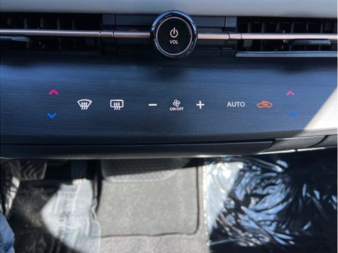 Used 2023 Nissan Ariya FWD image 16