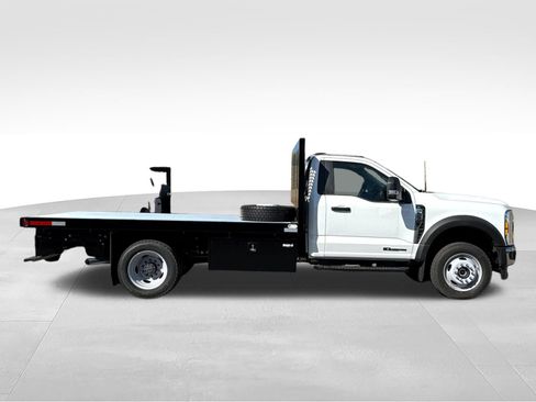 New 2024 Ford F550 4x4 Regular Cab Super Duty image 2