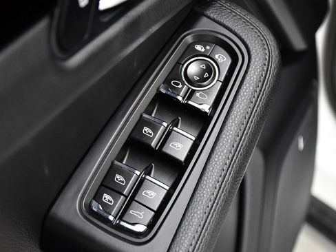 Used 2021 Porsche Macan AWD/4WD image 18