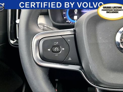 Used 2024 Volvo XC40 B5 Core image 25