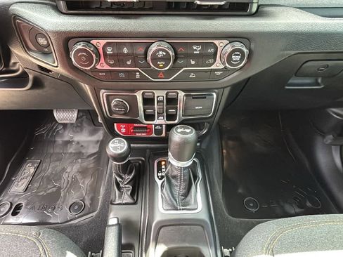 Used 2024 Jeep Wrangler Willys image 24