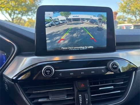 Used 2022 Ford Escape Titanium image 17