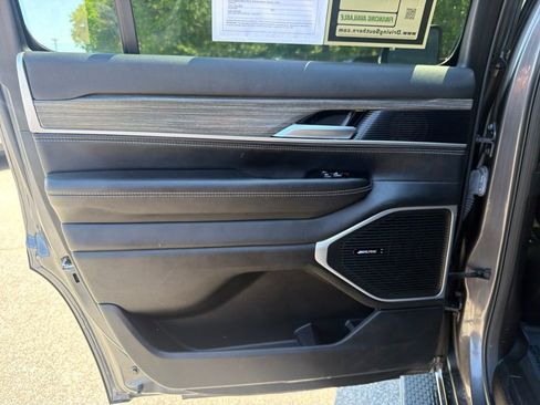 Used 2024 Jeep Wagoneer Series III AWD/4WD image 23