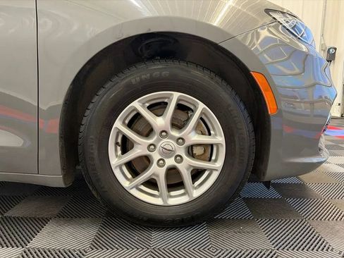 Used 2022 Chrysler Pacifica Touring-L FWD image 24
