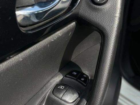 Used 2017 Nissan Rogue Sport SV FWD image 22