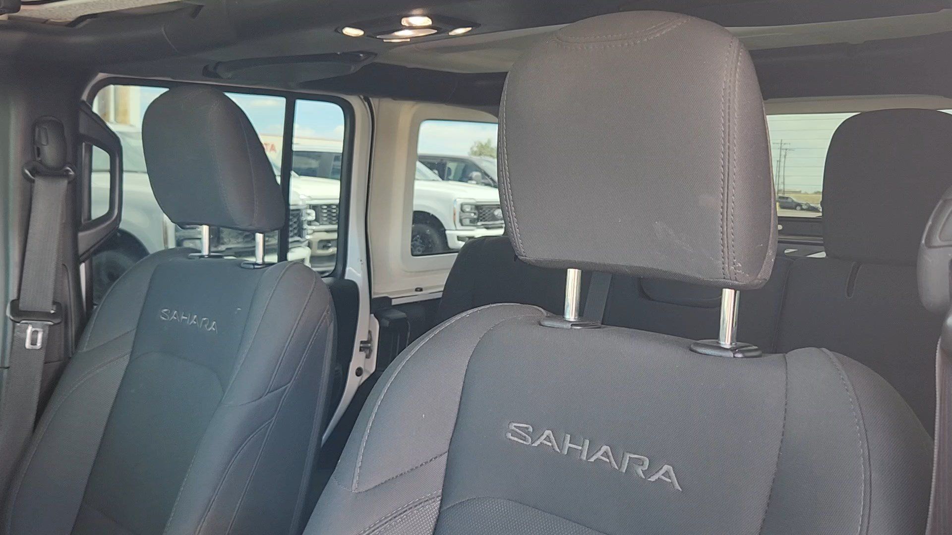Used 2020 Jeep Wrangler Unlimited Sahara AWD/4WD image 9