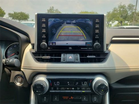 Used 2020 Toyota RAV4 XLE Premium image 21