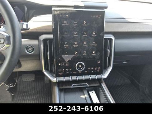 Used 2026 GMC Acadia Denali Ultimate FWD image 13