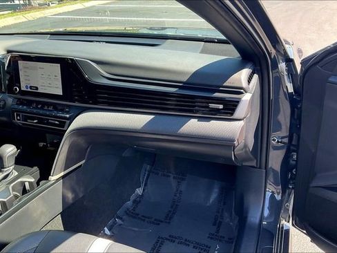 Used 2025 Toyota Camry SE image 16