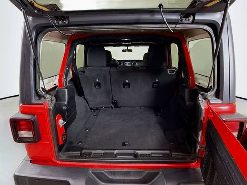 Used 2020 Jeep Wrangler Unlimited Sahara image 24