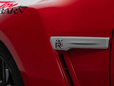 Used 2018 Nissan GT-R Premium image 15