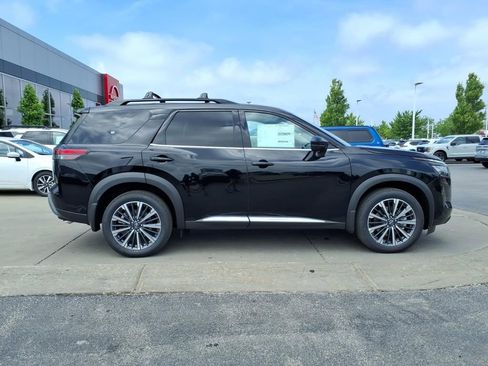 New 2026 Nissan Pathfinder Platinum w/ Cargo Package AWD/4WD image 8