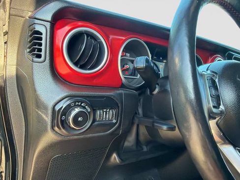 Used 2018 Jeep Wrangler Unlimited Rubicon AWD/4WD image 30