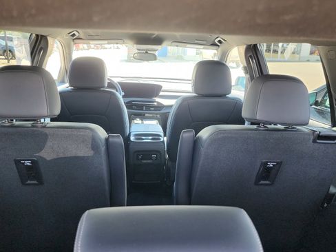 Used 2025 Buick Enclave Preferred AWD/4WD image 7