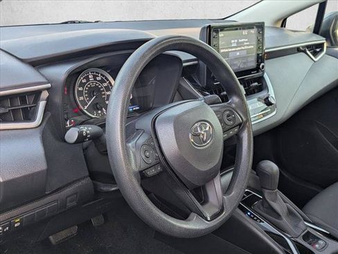 Used 2022 Toyota Corolla LE FWD image 9