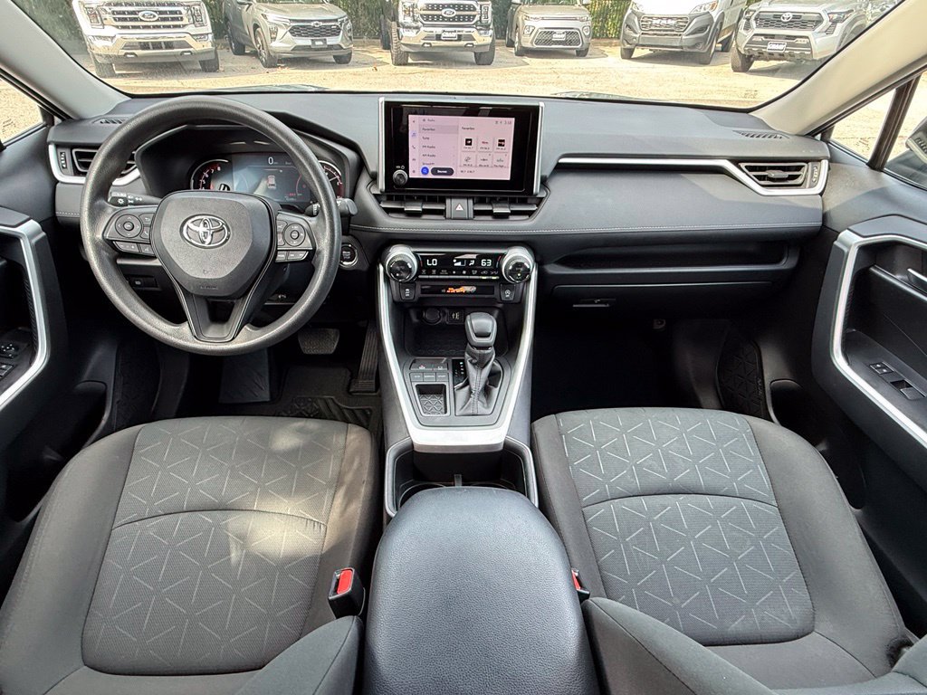 Used 2024 Toyota RAV4 XLE FWD image 27