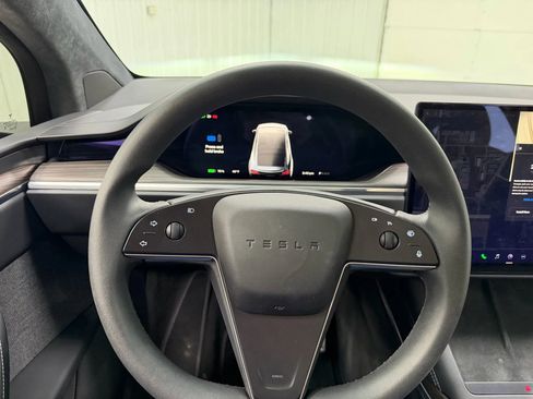 Used 2024 Tesla Model X image 25