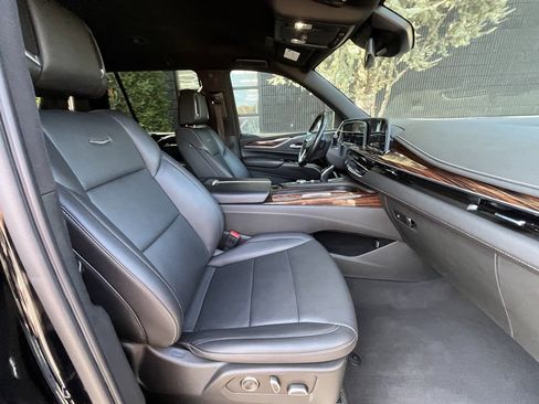 Used 2021 Cadillac Escalade Luxury image 34