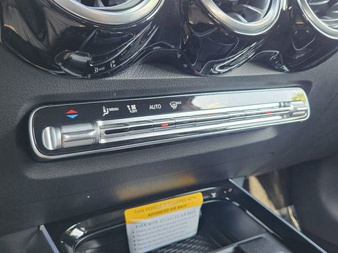 Used 2025 Mercedes-Benz GLB 250 4MATIC image 17